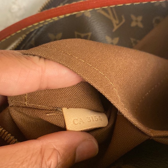 Louis Vuitton - Picture 9 of 9